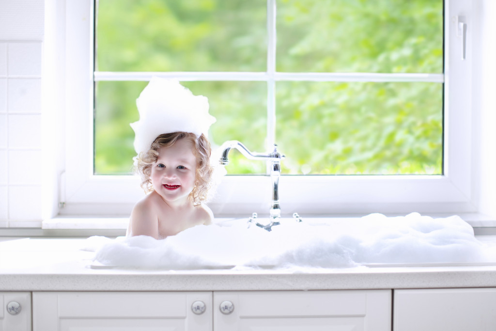 Baby bathing in tap water